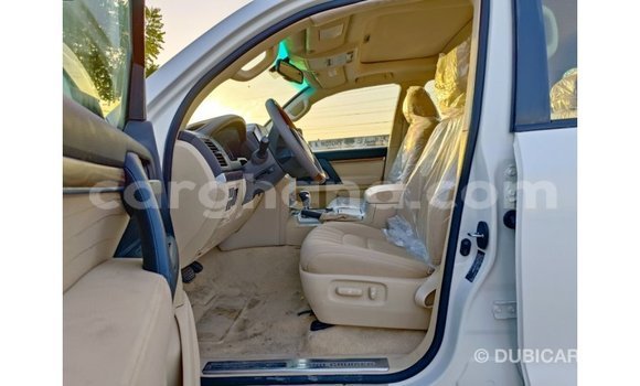 Ra Imported Toyota Land Cruiser funfun Ọkọ̀ in Import - Dubai ni Ashanti Ra Imported Toyota Land Cruiser funfun Ọkọ̀ in Import - Dubai ni Ashanti