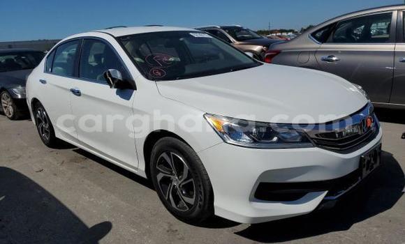 Sayi Na hannu Honda Accord White Mota in Kumasi a Ashanti