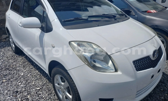 Sayi Na hannu Toyota Vitz White Mota in Accra a Greater Accra Sayi Na hannu Toyota Vitz White Mota in Accra a Greater Accra