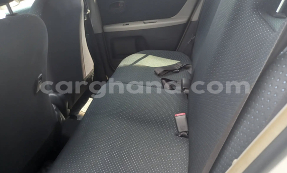 Sayi Na hannu Toyota Vitz White Mota in Accra a Greater Accra Sayi Na hannu Toyota Vitz White Mota in Accra a Greater Accra