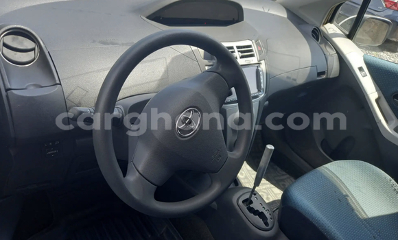 Sayi Na hannu Toyota Vitz White Mota in Accra a Greater Accra Sayi Na hannu Toyota Vitz White Mota in Accra a Greater Accra