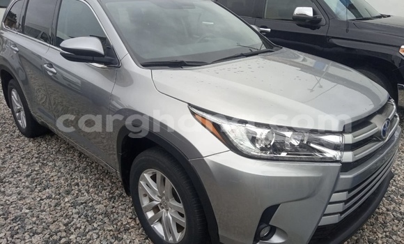 Ra Àlòkù Toyota Highlander Silver Ọkọ̀ in Accra ni Greater Accra