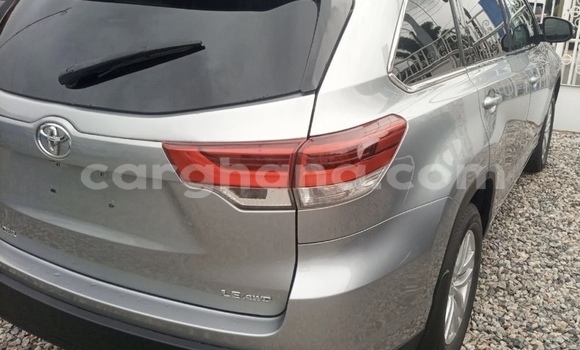 Sayi Na hannu Toyota Highlander Azurfa Mota in Accra a Greater Accra Sayi Na hannu Toyota Highlander Azurfa Mota in Accra a Greater Accra