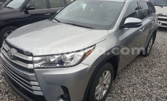 Sayi Na hannu Toyota Highlander Azurfa Mota in Accra a Greater Accra Sayi Na hannu Toyota Highlander Azurfa Mota in Accra a Greater Accra