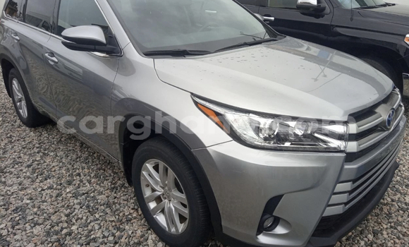 Sayi Na hannu Toyota Highlander Azurfa Mota in Accra a Greater Accra Sayi Na hannu Toyota Highlander Azurfa Mota in Accra a Greater Accra