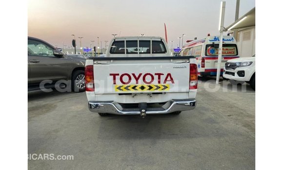 Ra Imported Toyota Hilux funfun Ọkọ̀ in Import - Dubai ni Ashanti Ra Imported Toyota Hilux funfun Ọkọ̀ in Import - Dubai ni Ashanti