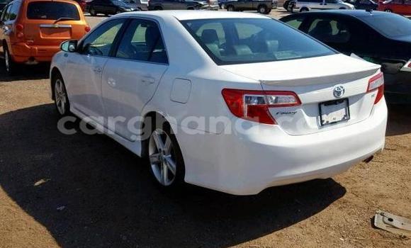 Sayi Na hannu Toyota Camry White Mota in Accra a Greater Accra Sayi Na hannu Toyota Camry White Mota in Accra a Greater Accra