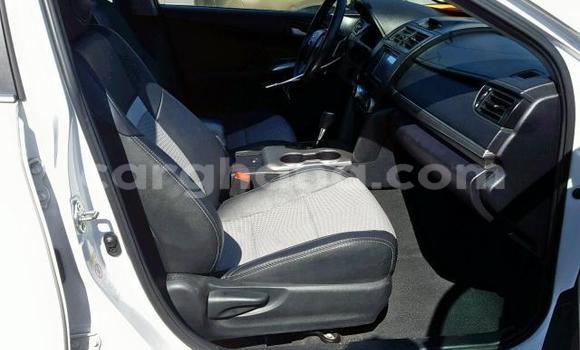Sayi Na hannu Toyota Camry White Mota in Accra a Greater Accra Sayi Na hannu Toyota Camry White Mota in Accra a Greater Accra