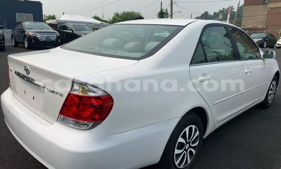 Sayi Na hannu Toyota Camry White Mota in Accra a Greater Accra Sayi Na hannu Toyota Camry White Mota in Accra a Greater Accra