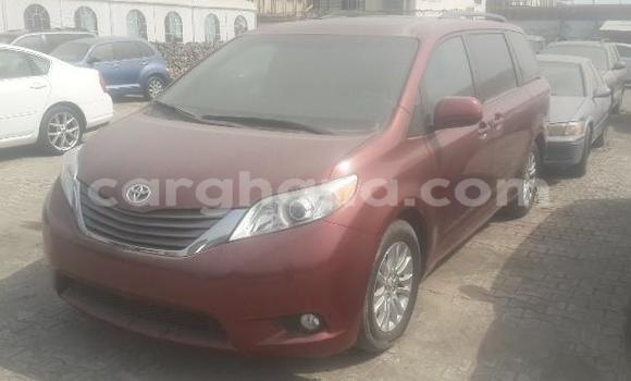 Sayi Na hannu Toyota Sienna Red Mota in Accra a Greater Accra