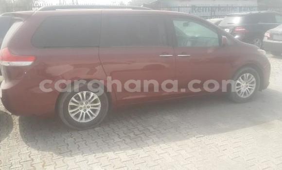 Sayi Na hannu Toyota Sienna Red Mota in Accra a Greater Accra Sayi Na hannu Toyota Sienna Red Mota in Accra a Greater Accra