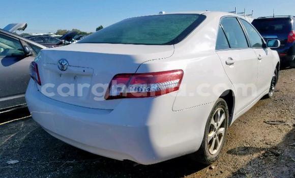 Sayi Na hannu Toyota Camry White Mota in Accra a Greater Accra Sayi Na hannu Toyota Camry White Mota in Accra a Greater Accra