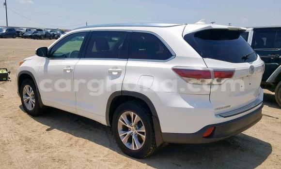 Sayi Na hannu Toyota Highlander White Mota in Accra a Greater Accra Sayi Na hannu Toyota Highlander White Mota in Accra a Greater Accra