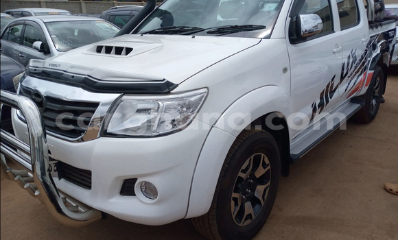 Ra Àlòkù Toyota Hilux funfun Ọkọ̀ in Accra ni Greater Accra Ra Àlòkù Toyota Hilux funfun Ọkọ̀ in Accra ni Greater Accra