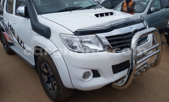 Ra Àlòkù Toyota Hilux funfun Ọkọ̀ in Accra ni Greater Accra Ra Àlòkù Toyota Hilux funfun Ọkọ̀ in Accra ni Greater Accra