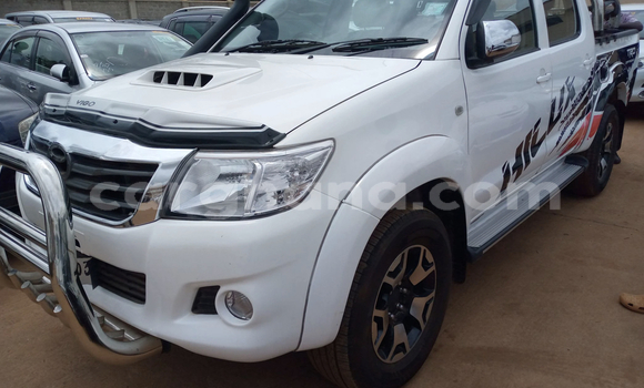 Ra Àlòkù Toyota Hilux funfun Ọkọ̀ in Accra ni Greater Accra Ra Àlòkù Toyota Hilux funfun Ọkọ̀ in Accra ni Greater Accra