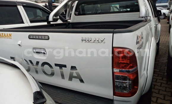 Ra Àlòkù Toyota Hilux funfun Ọkọ̀ in Accra ni Greater Accra Ra Àlòkù Toyota Hilux funfun Ọkọ̀ in Accra ni Greater Accra