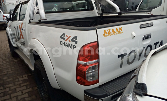 Ra Àlòkù Toyota Hilux funfun Ọkọ̀ in Accra ni Greater Accra Ra Àlòkù Toyota Hilux funfun Ọkọ̀ in Accra ni Greater Accra