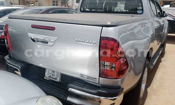 Sayi Na hannu Toyota Hilux Azurfa Mota in Accra a Greater Accra Sayi Na hannu Toyota Hilux Azurfa Mota in Accra a Greater Accra