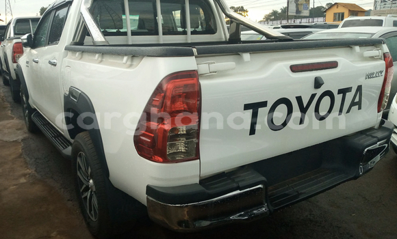 Sayi Na hannu Toyota Hilux White Mota in Accra a Greater Accra Sayi Na hannu Toyota Hilux White Mota in Accra a Greater Accra