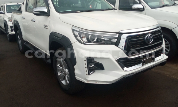 Sayi Na hannu Toyota Hilux White Mota in Accra a Greater Accra Sayi Na hannu Toyota Hilux White Mota in Accra a Greater Accra