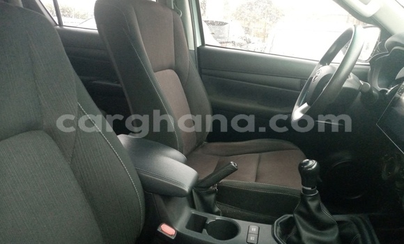 Sayi Na hannu Toyota Hilux White Mota in Accra a Greater Accra Sayi Na hannu Toyota Hilux White Mota in Accra a Greater Accra