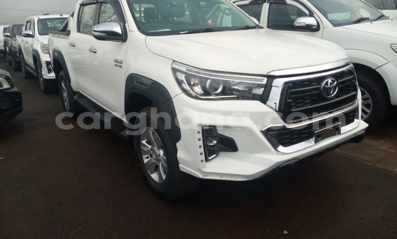 Sayi Na hannu Toyota Hilux White Mota in Accra a Greater Accra Sayi Na hannu Toyota Hilux White Mota in Accra a Greater Accra