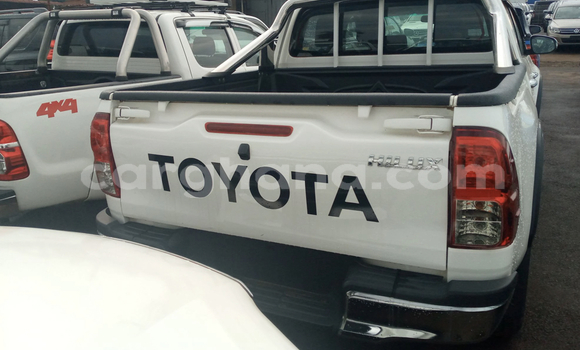 Sayi Na hannu Toyota Hilux White Mota in Accra a Greater Accra Sayi Na hannu Toyota Hilux White Mota in Accra a Greater Accra