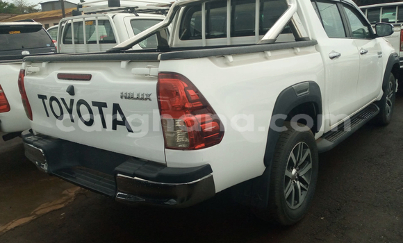 Sayi Na hannu Toyota Hilux White Mota in Accra a Greater Accra Sayi Na hannu Toyota Hilux White Mota in Accra a Greater Accra