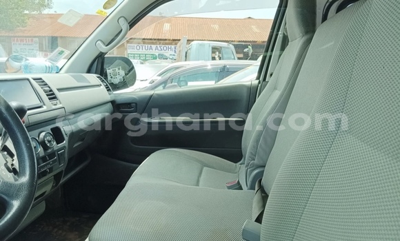 Sayi Na hannu Toyota Hiace Azurfa Mota in Accra a Greater Accra Sayi Na hannu Toyota Hiace Azurfa Mota in Accra a Greater Accra