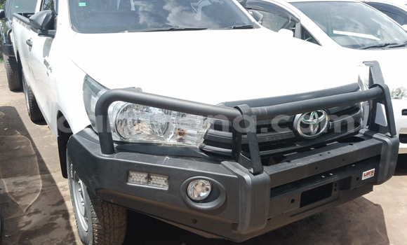 Sayi Na hannu Toyota Hilux White Mota in Accra a Greater Accra