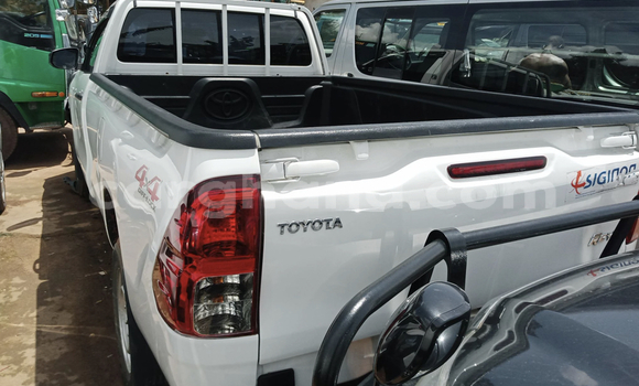 Sayi Na hannu Toyota Hilux White Mota in Accra a Greater Accra Sayi Na hannu Toyota Hilux White Mota in Accra a Greater Accra