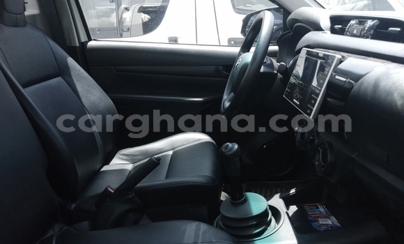 Sayi Na hannu Toyota Hilux White Mota in Accra a Greater Accra Sayi Na hannu Toyota Hilux White Mota in Accra a Greater Accra