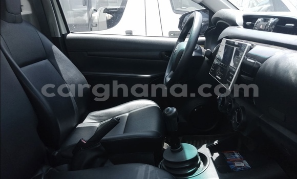 Sayi Na hannu Toyota Hilux White Mota in Accra a Greater Accra Sayi Na hannu Toyota Hilux White Mota in Accra a Greater Accra