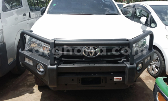 Sayi Na hannu Toyota Hilux White Mota in Accra a Greater Accra Sayi Na hannu Toyota Hilux White Mota in Accra a Greater Accra