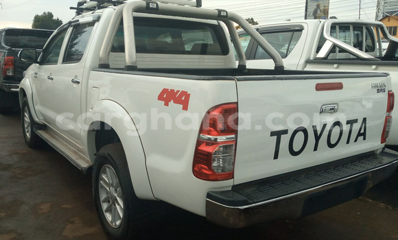 Buy Used Toyota Hilux White Car in Accra in Greater Accra Buy Used Toyota Hilux White Car in Accra in Greater Accra