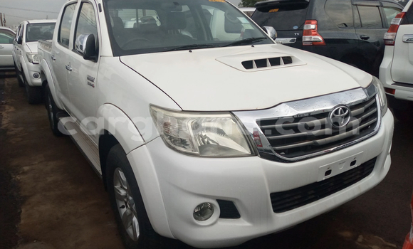 Buy Used Toyota Hilux White Car in Accra in Greater Accra Buy Used Toyota Hilux White Car in Accra in Greater Accra