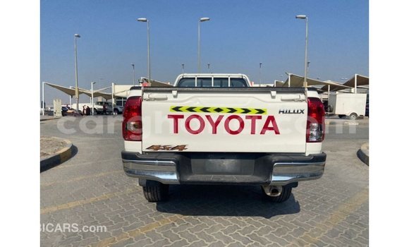 Sayi Imported Toyota Hilux White Mota in Import - Dubai a Ashanti Sayi Imported Toyota Hilux White Mota in Import - Dubai a Ashanti