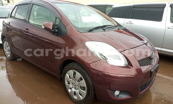 Ra Àlòkù Toyota Vitz Brown Ọkọ̀ in Accra ni Greater Accra
