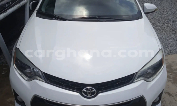 Ra Àlòkù Toyota Corolla funfun Ọkọ̀ in Accra ni Greater Accra