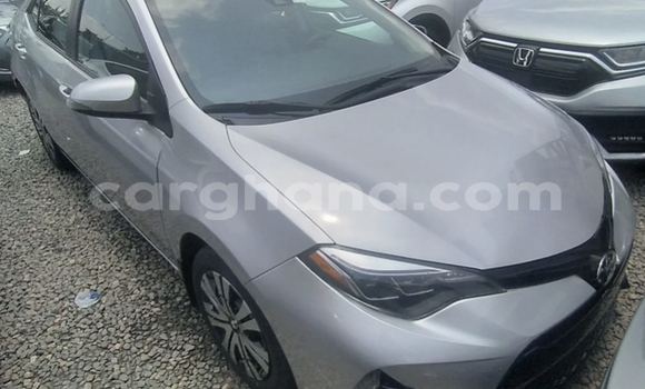 Sayi Na hannu Toyota Corolla Azurfa Mota in Accra a Greater Accra