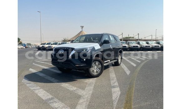 Ra Imported Toyota Fortuner Black Ọkọ̀ in Import - Dubai ni Ashanti