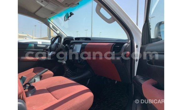 Ra Imported Toyota Hilux funfun Ọkọ̀ in Import - Dubai ni Ashanti Ra Imported Toyota Hilux funfun Ọkọ̀ in Import - Dubai ni Ashanti