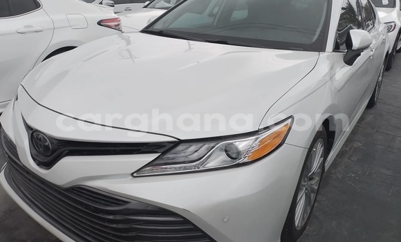 Sayi Na hannu Toyota Camry White Mota in Accra a Greater Accra Sayi Na hannu Toyota Camry White Mota in Accra a Greater Accra