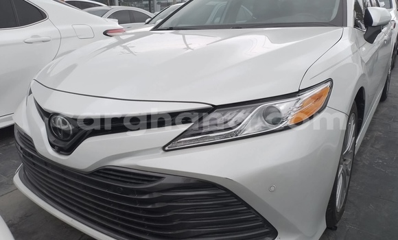 Sayi Na hannu Toyota Camry White Mota in Accra a Greater Accra Sayi Na hannu Toyota Camry White Mota in Accra a Greater Accra
