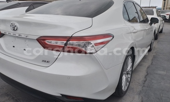 Sayi Na hannu Toyota Camry White Mota in Accra a Greater Accra Sayi Na hannu Toyota Camry White Mota in Accra a Greater Accra