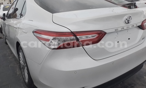 Sayi Na hannu Toyota Camry White Mota in Accra a Greater Accra Sayi Na hannu Toyota Camry White Mota in Accra a Greater Accra