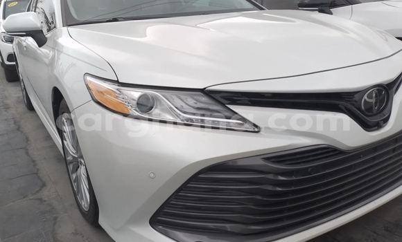 Sayi Na hannu Toyota Camry White Mota in Accra a Greater Accra Sayi Na hannu Toyota Camry White Mota in Accra a Greater Accra