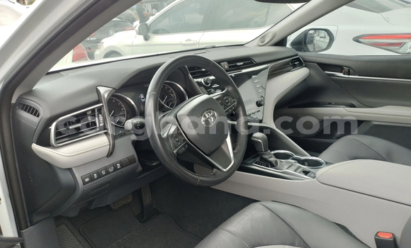 Sayi Na hannu Toyota Camry White Mota in Accra a Greater Accra Sayi Na hannu Toyota Camry White Mota in Accra a Greater Accra