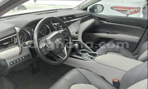 Sayi Na hannu Toyota Camry White Mota in Accra a Greater Accra Sayi Na hannu Toyota Camry White Mota in Accra a Greater Accra